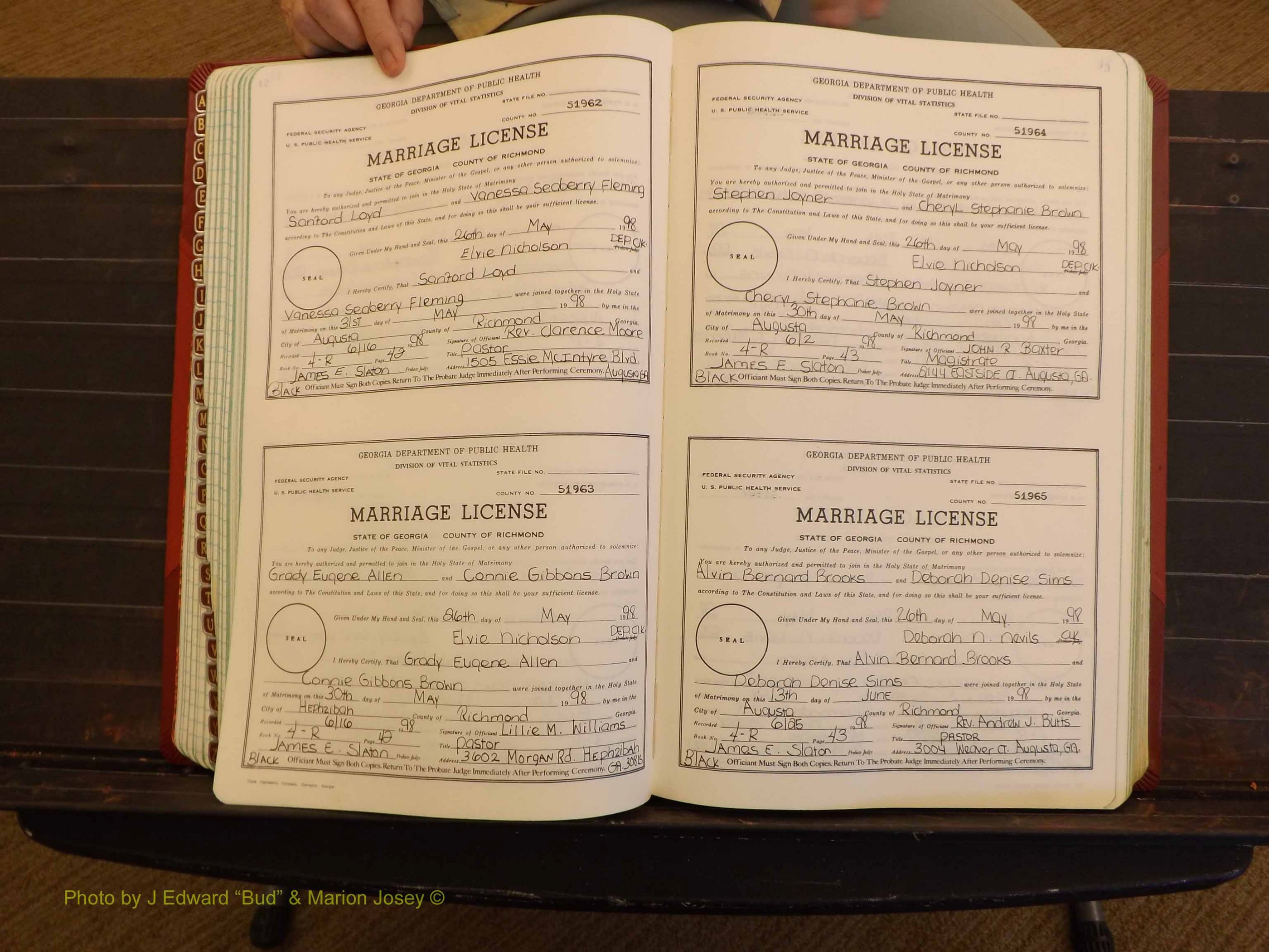 Richmond Marriages, 4R, 1998-1999 P 042-043.JPG